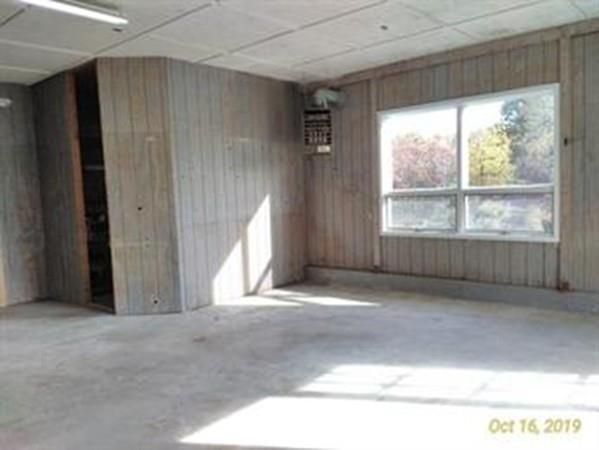 38 E Brookfield Rd, North Brookfield, MA 01535
